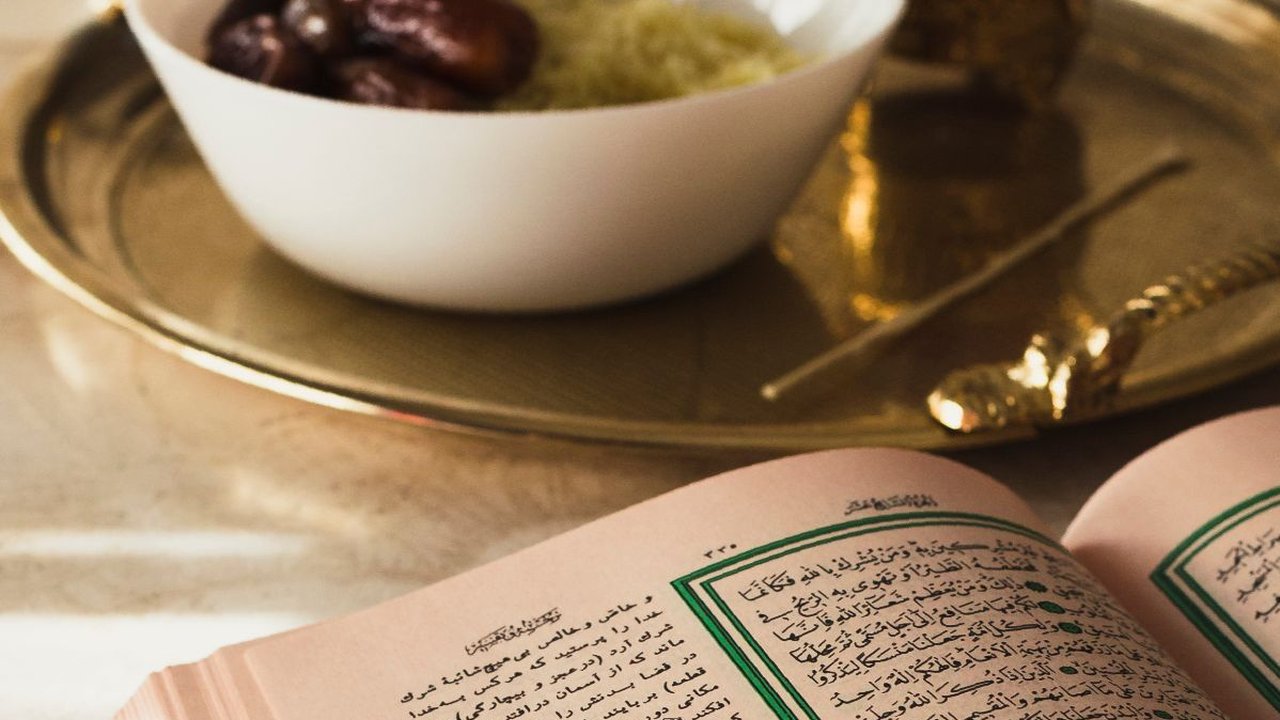 Bacaan Doa Makan, Lengkap Beserta Arti dan Adabnya