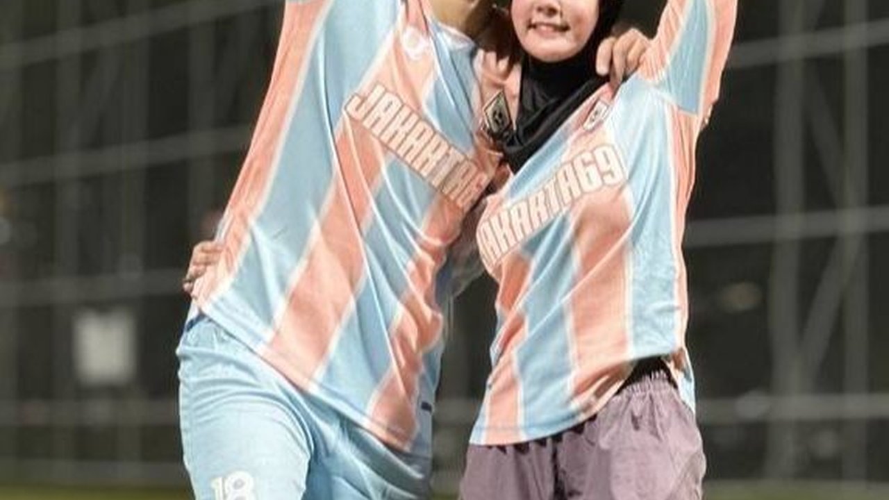 Romantis Abis, 8 Foto Keluarga Bahagia Rifky Balweel & Biby Alrean Yang Penuh Cinta!