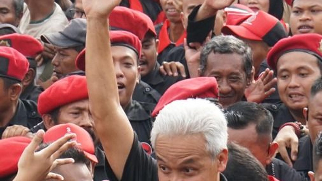 Momen Ganjar Hadiri Pesta Rakyat di Kendal, Sapa Ribuan Pendukung