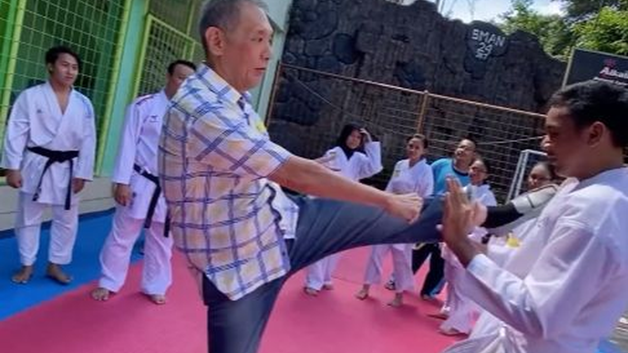 ⁠Babah Alun Jusuf Hamka Keluarkan Jurus Maut ala Street Fighter, Dilihat Pelatih Bersabuk Hitam