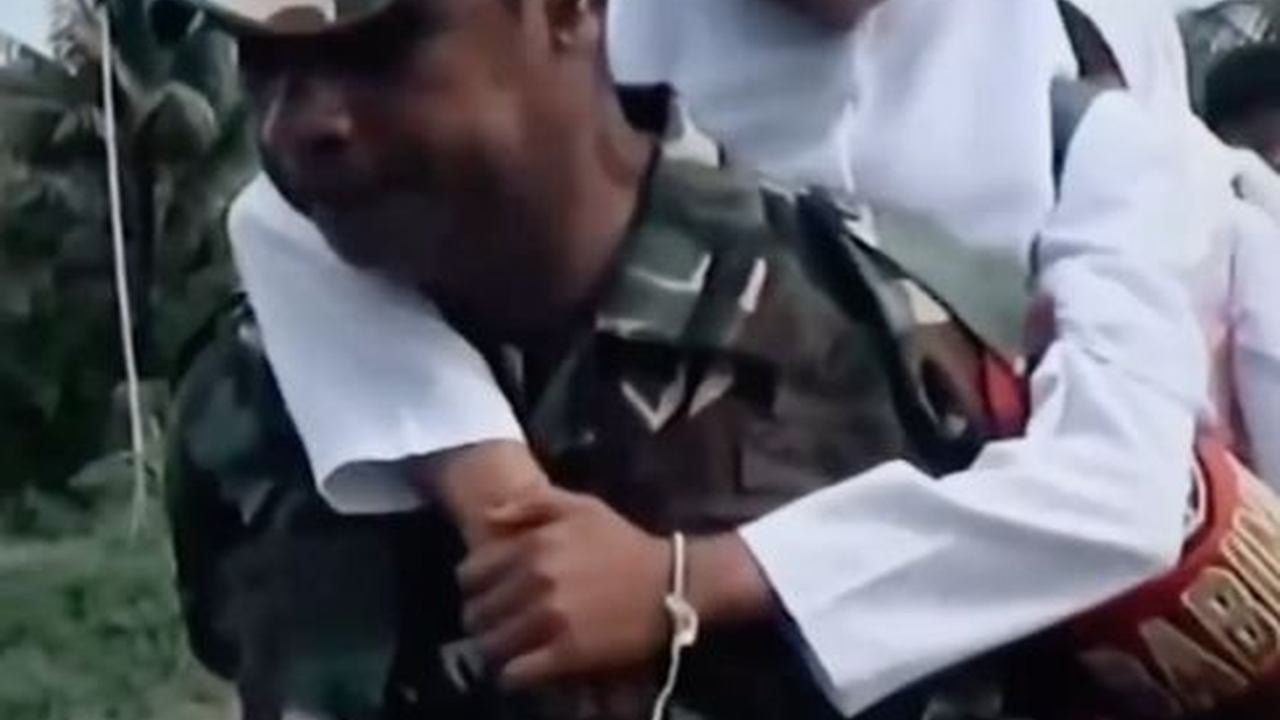 Aksi Heroik Babinsa TNI di Cilacap Bikin Hati Bergetar, Warganet Colek Panglima TNI-Jokowi