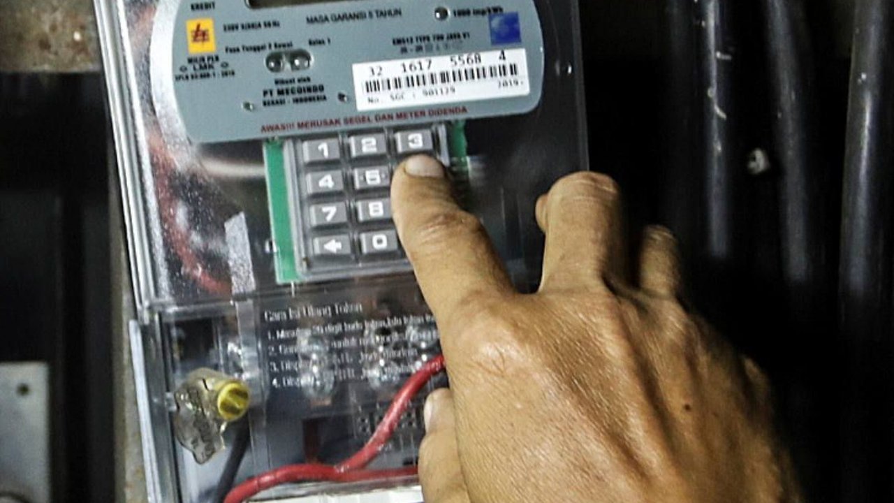 Wujudkan Energi Berkeadilan, Holding BUMN Beri Sambungan Listrik Gratis ke Keluarga Miskin