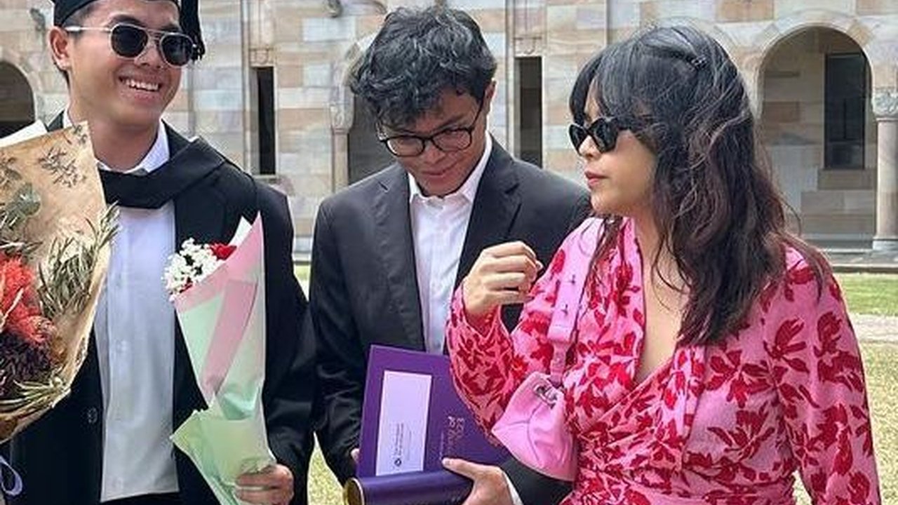 40 Pantun Perpisahan Lucu, Menghibur dan Bikin Ngakak