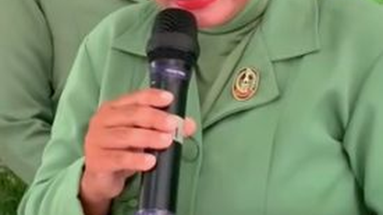 Lepas Rindu Lewat Tulisan, Suasana Haru Para Istri Prajurit TNI Dapat Surat Cinta dari Suami yang Lagi Tugas