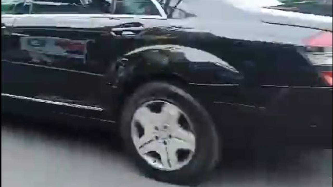Viral Pose Dua Jari dari Mobil Kepresidenan di Jateng, Ini Respons PDIP