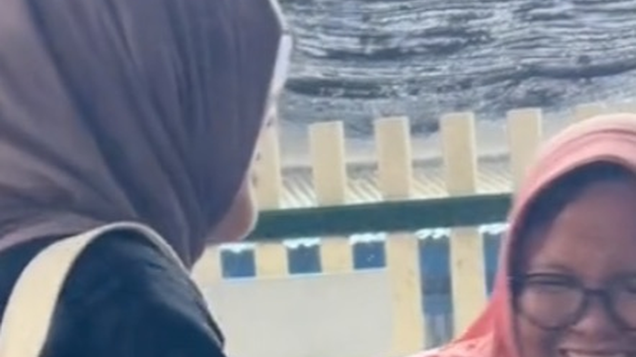 Viral Momen Wanita Borong 5.000 Tusuk Sate dan 500 Minuman untuk Dibagikan Gratis, Bikin Haru