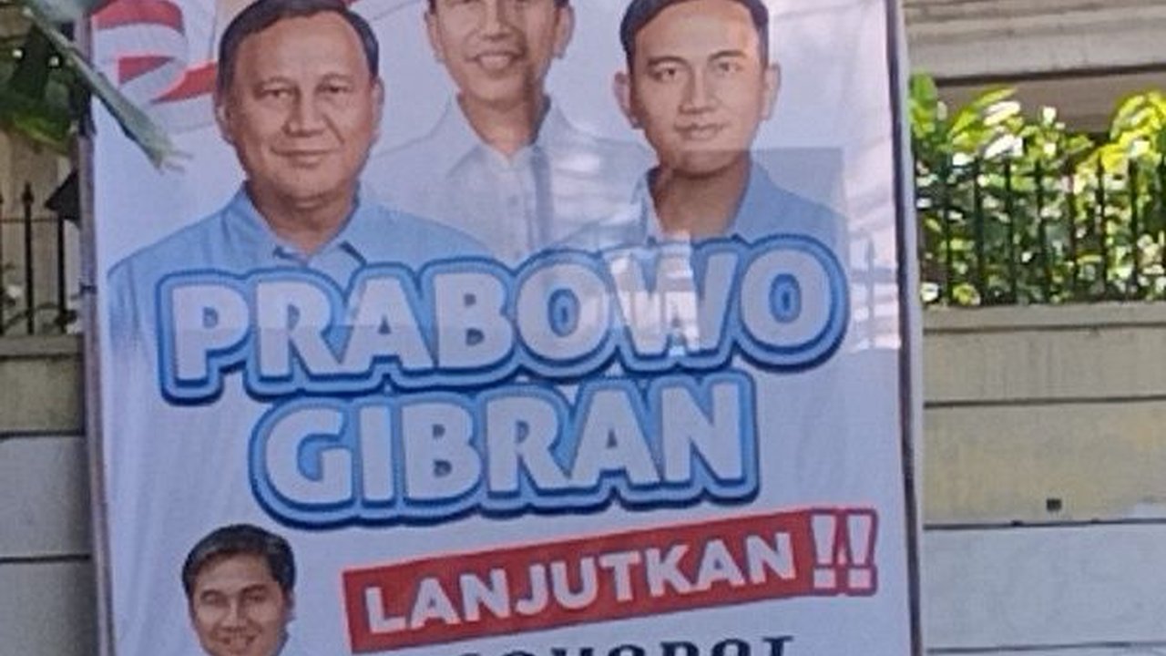 Muncul Baliho Jokowi Bersama Prabowo-Gibran di Jakarta Pusat
