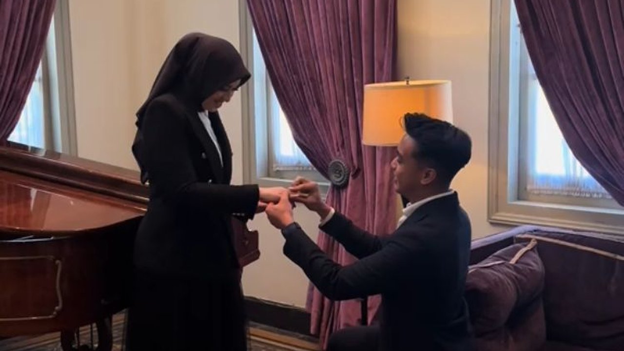 Momen Pria Lamar Kekasihnya saat Pemotretan Ini Viral, Warganet Ikut Salting