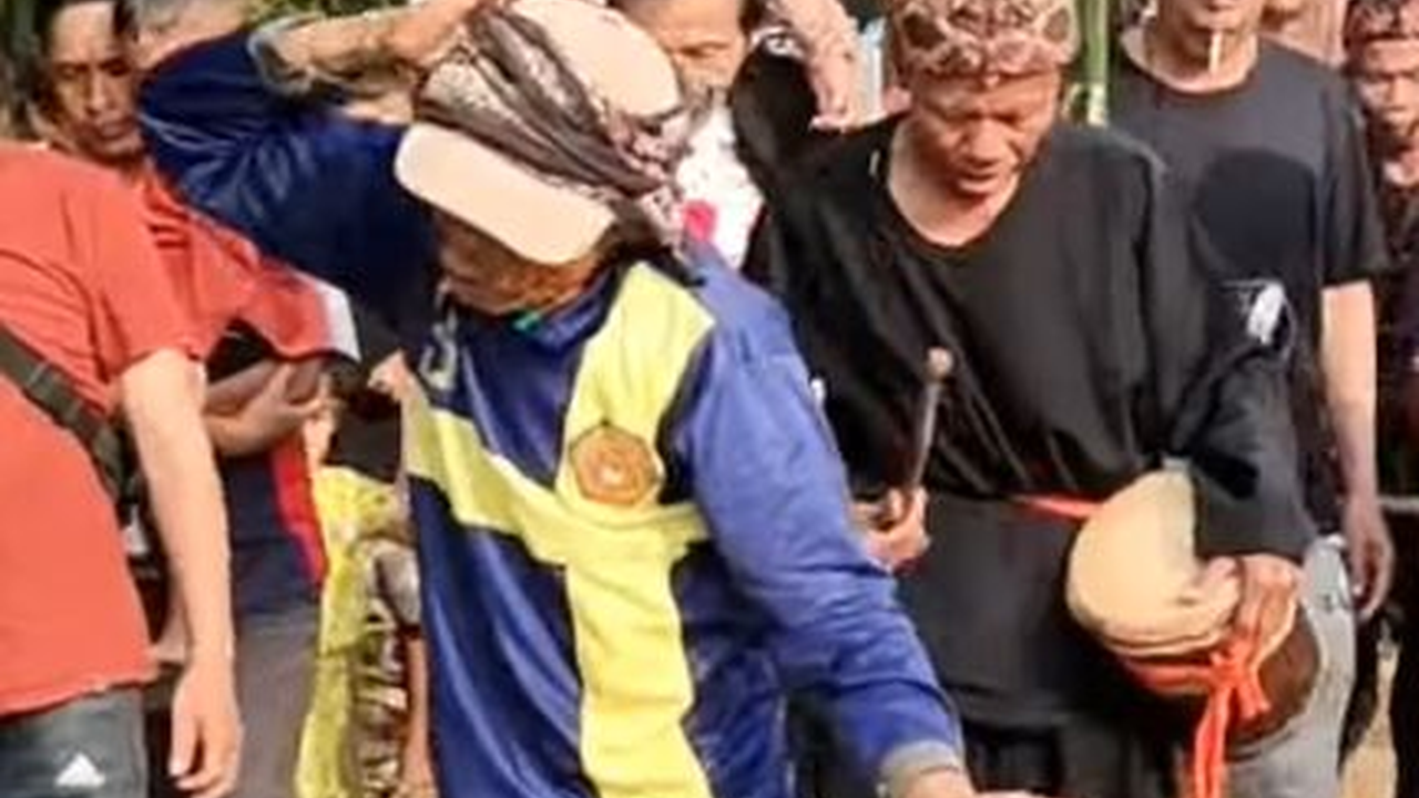 Uniknya Tradisi Khitan di Salawu Tasikmalaya, Warga Keliling Kampung Sambil Menabuh Angklung