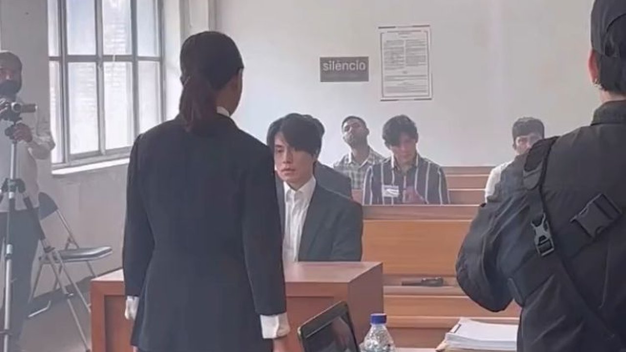 Pria Ini Bagikan Pengalaman Jadi Figuran di Drama Korea, Satu Frame dengan Aktor Ternama