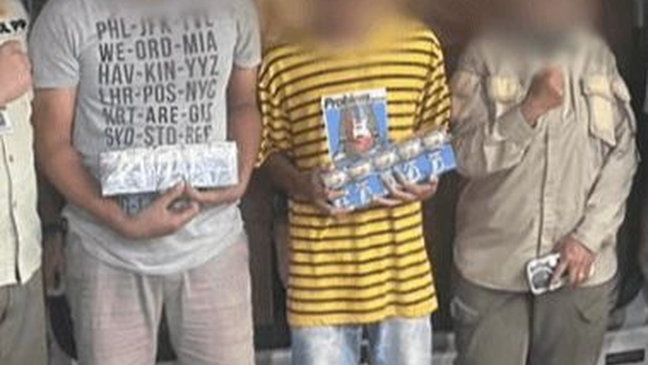 Mobil Pembawa 920 Ribu Rokok Ilegal Digerebek di Tol Transjawa Daerah Pemalang