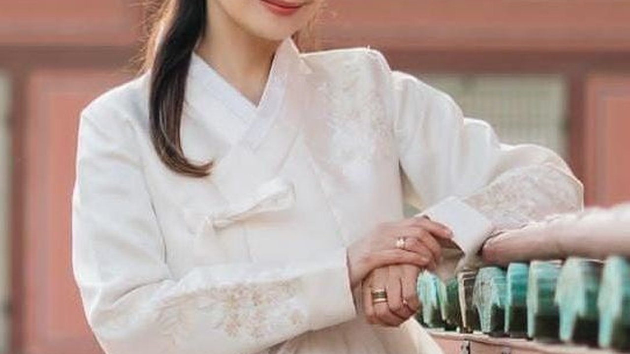 Potret Ersa Mayori Pancarkan Aura Bak Putri Kerajaan saat Pakai Hanbok, Netizen Sebut Kayak Anak Gadis