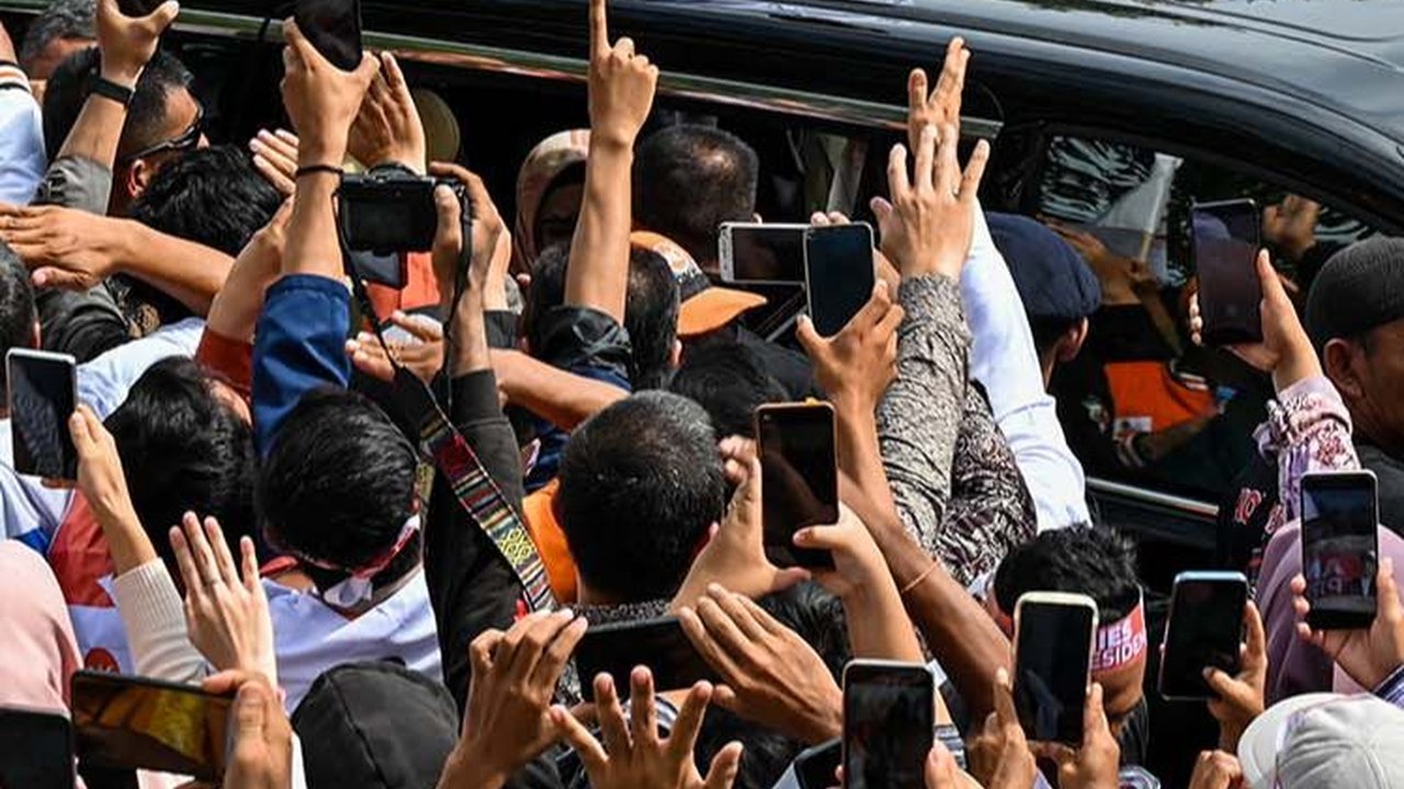FOTO: Dipadati Ribuan Pendukung, Anies Baswedan Serukan Semangat Perubahan Saat Kampanye Akbar di Aceh