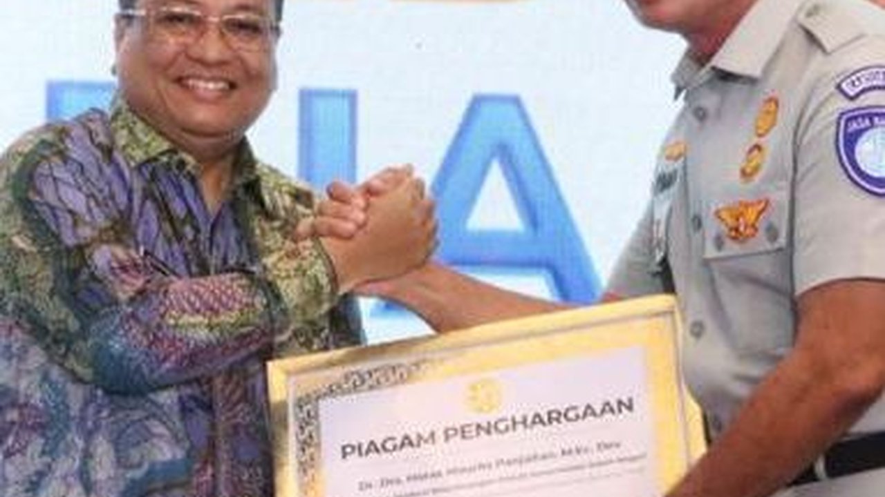 Kepatuhan Bayar Pajak Kendaraan Tinggi, Ditjen Keuda Kemendagri Dapat Penghargaan dari Jasa Raharja