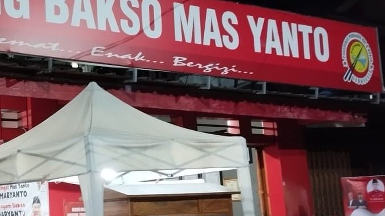 Solidaritas Tukang Bakso se-Jabodetabek Pasang Spanduk Teman Maju Nyaleg