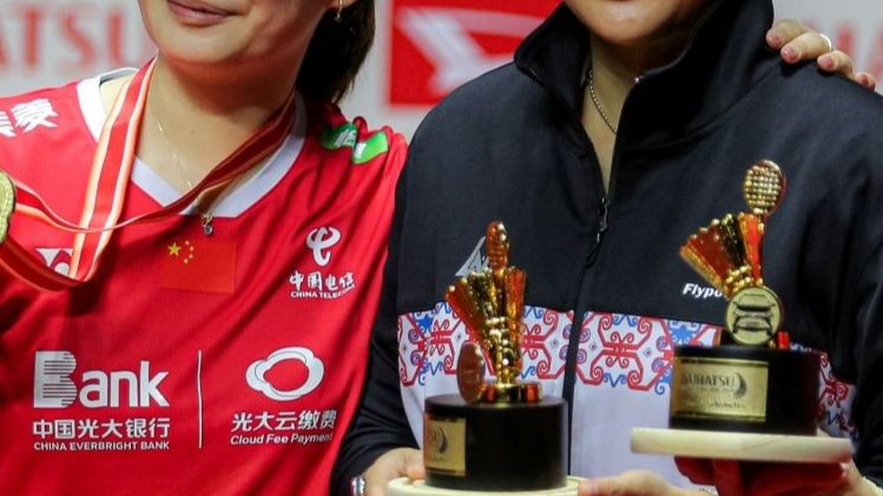 FOTO: Saat Juara Indonesia Masters 2024 Asal China Bertemu Sang Idola Liliyana Natsir, Huang Ya Qiong Mengakui Kekagumannya Tetap Abadi
