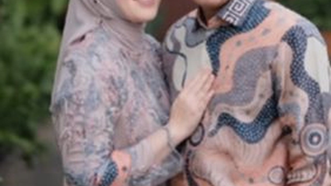 Potret Mesra Anne Ratna Mantan Istri Dedi Mulyadi Bareng Suami Baru Tersenyum Manis, Bikin Baper Netizen