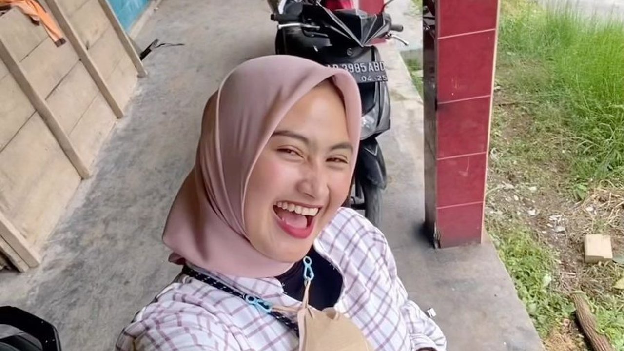 Penampakan Dapurnya Jadi Sorotan, Ini Sederet Potret Rumah Pedangdut Novi Listiana di Lereng Gunung Merbabu