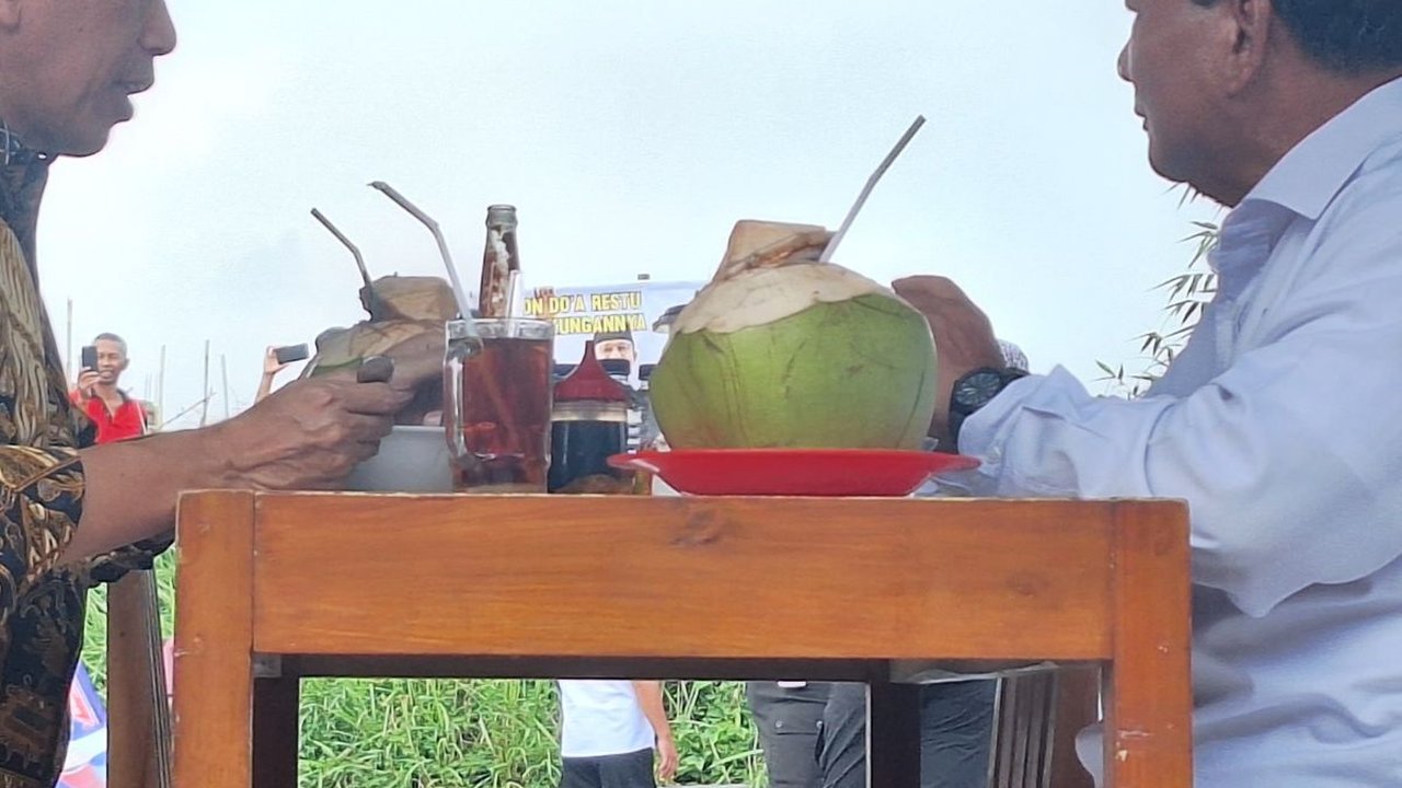 Jokowi Ungkap Isi Obrolan dengan Prabowo Saat Makan Bakso Pinggir Jalan di Magelang
