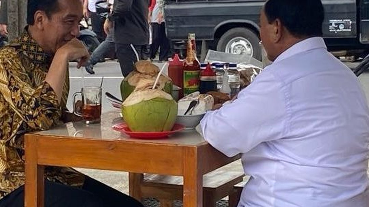 VIDEO: Jokowi & Prabowo Buka-bukaan Obrolan Politik Sambil Makan Bakso Bareng