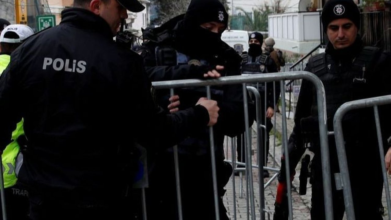 FOTO: Teror ISIS di Gereja Istanbul Turki Tewaskan Satu Orang, Tim Forensik, Polisi hingga Militer Dikerahkan Amankan Lokasi