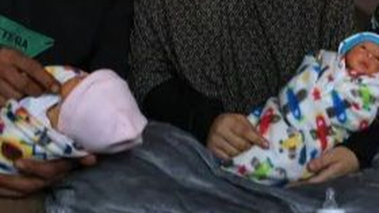 Jalan Kaki 5 Kilometer dalam Kondisi Hamil, Pengungsi di Gaza Melahirkan Bayi Kembar Empat
