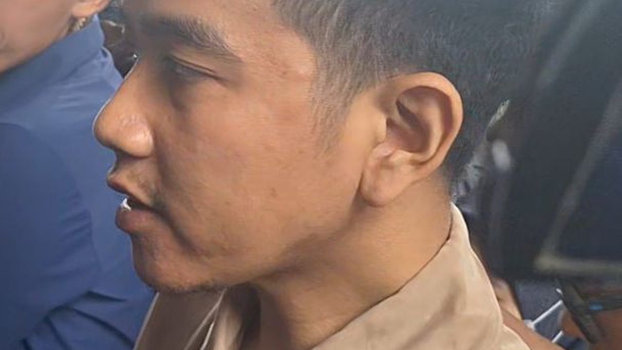 Didampingi Eks Stafsus Jokowi, Gibran Penuhi Panggilan Bawaslu soal Bagi-Bagi Susu di CFD