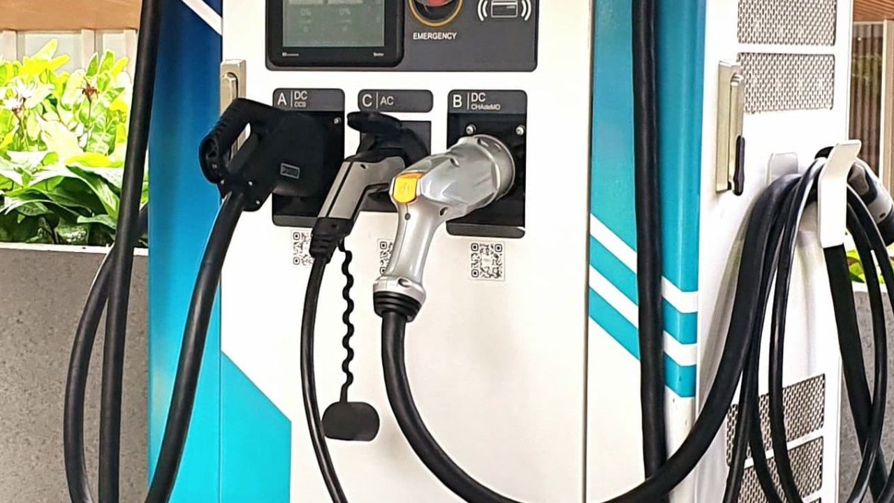 PLN Sudah Bangun 900 Tempat Charger Mobil Listrik per Desember 2023, Ini Daftar Lokasinya