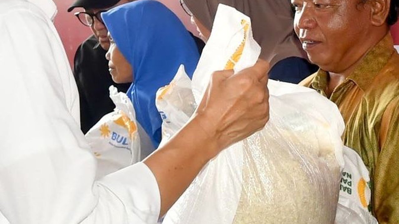 Bulog Bersama Presiden Jokowi dan Bapanas Luncurkan Bantuan Pangan 2024