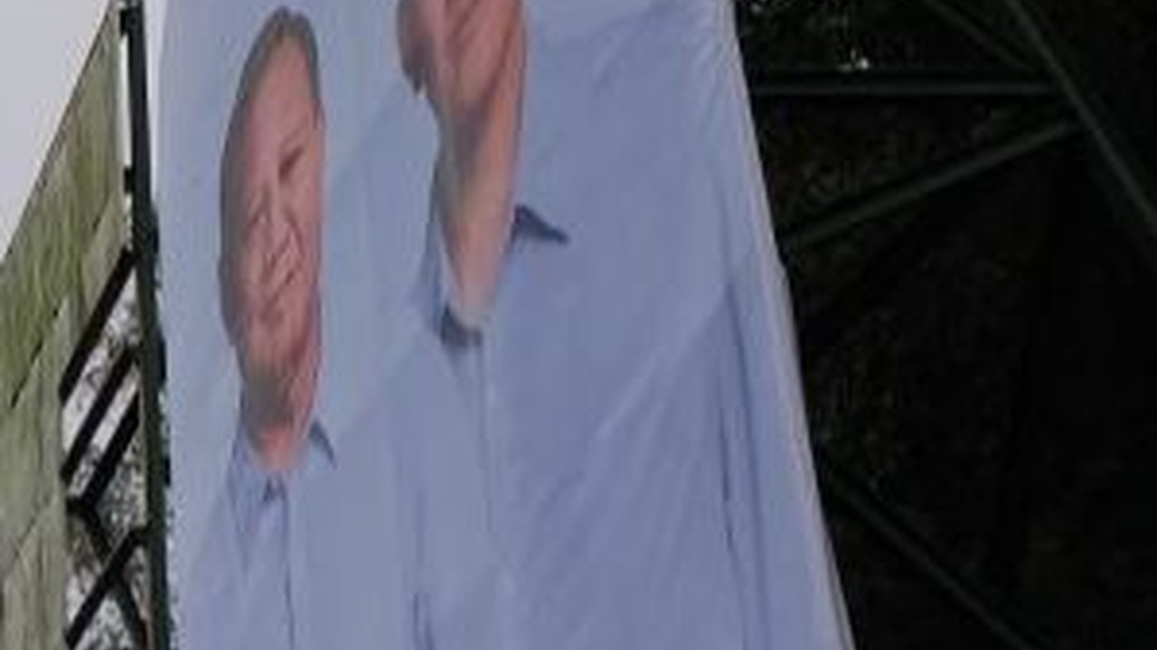 Penjelasan Bawaslu Soal Baliho Prabowo-Gibran Terpasang di Ikon Welcome to Batam