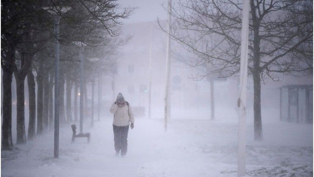 FOTO: Penampakan Bencana Banjir hingga Badai Salju Mematikan Nyaris Melumpuhkan Negara-Negara di Eropa
