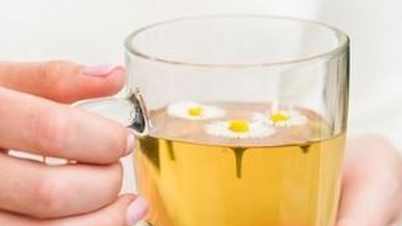 10 Keistimewaan Teh Chamomile untuk Kesehatan, Mulai dari Meredakan Stres Hingga Mencegah Kanker