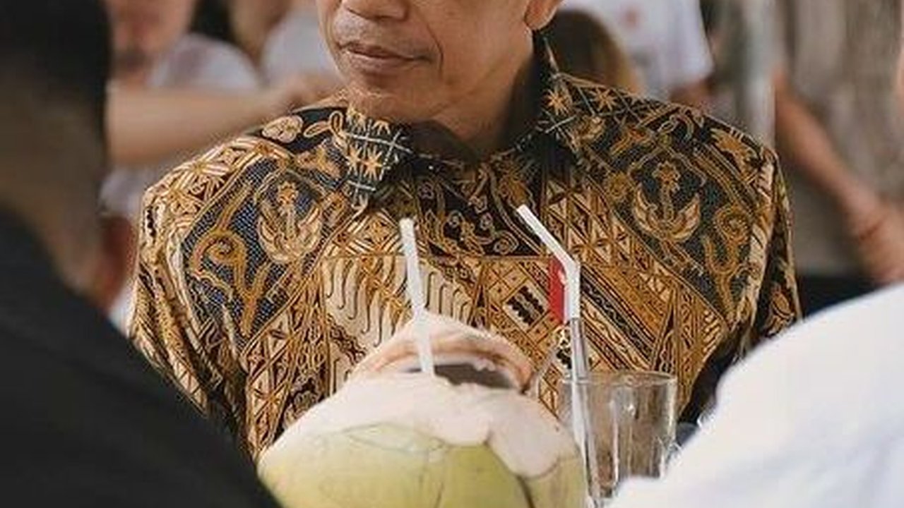Jokowi & Prabowo Buka-bukaan Obrolan Politik Makan Bakso Bareng