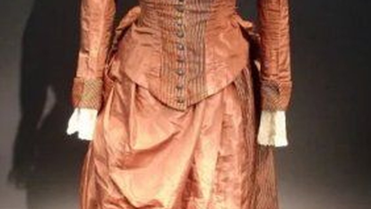 Gaun Berusia 144 Tahun Ini Simpan Kode Misterius, Ini Maknanya