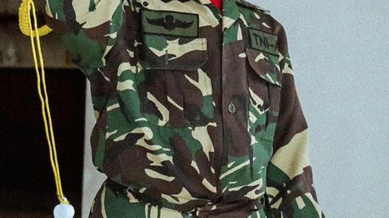 10 Potret Lucu Gala Sky Tampil Kenakan Seragam Tentara,  Netizen 'Ganteng Banget Komandan'