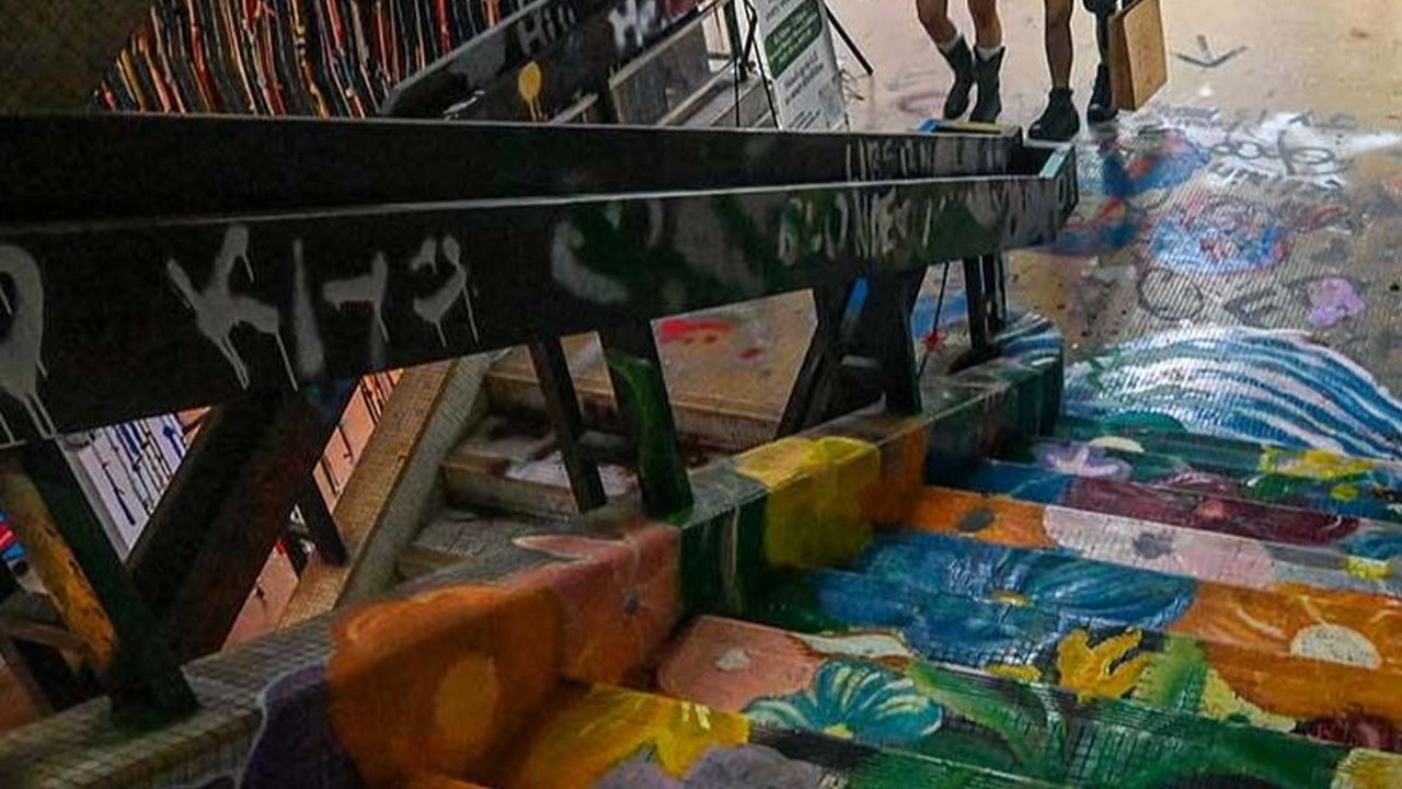 FOTO: Denyut Mal Terbengkalai di Singapura Hidup Kembali Berkat Seniman Grafiti