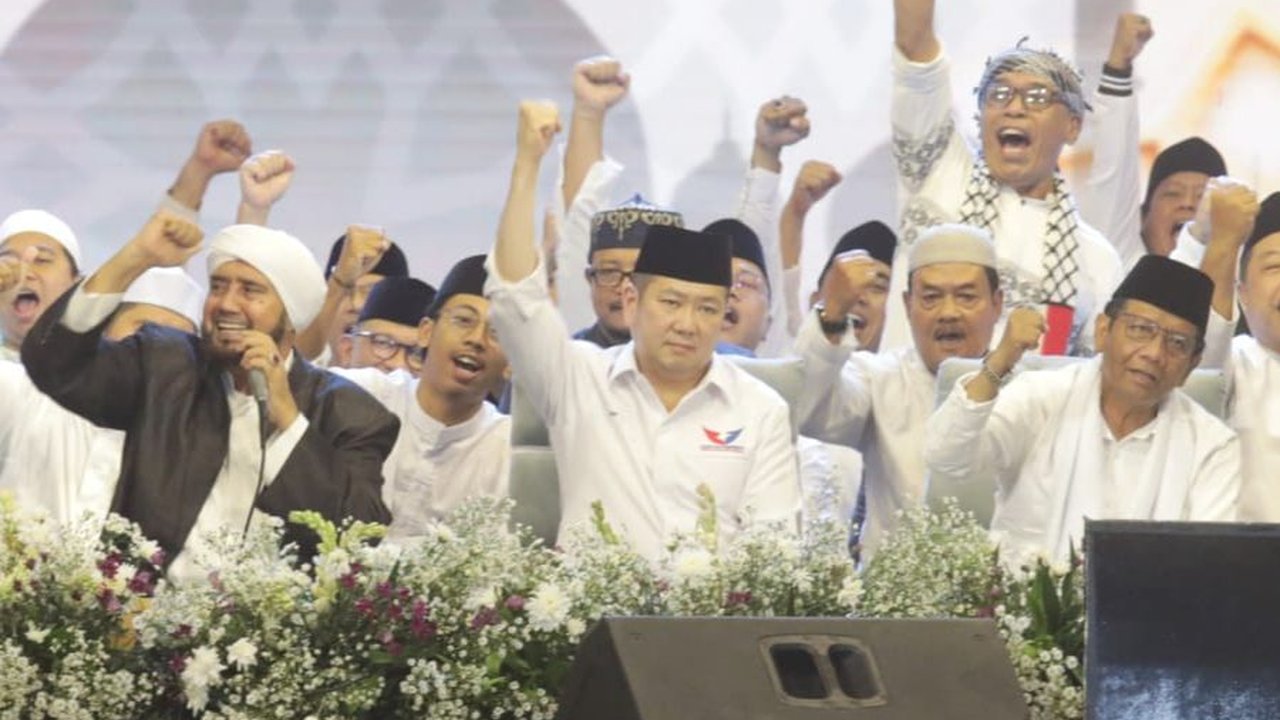 FOTO: Momen Cawapres Mahfud MD Hadiri Sholawat Persatuan Indonesia di Cibinong Bogor