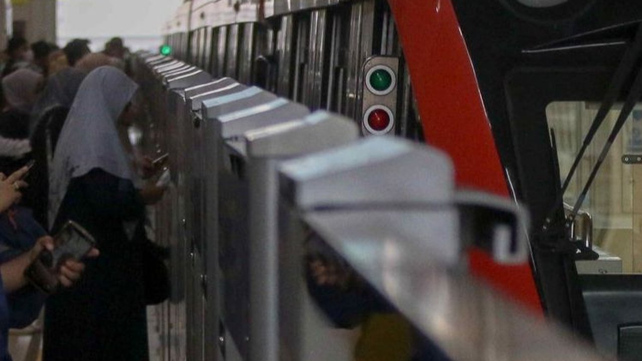 FOTO: Sukses Layani Jutaan Pengguna, LRT Jabodebek Jadi Objek Vital Nasional Perkeretaapian