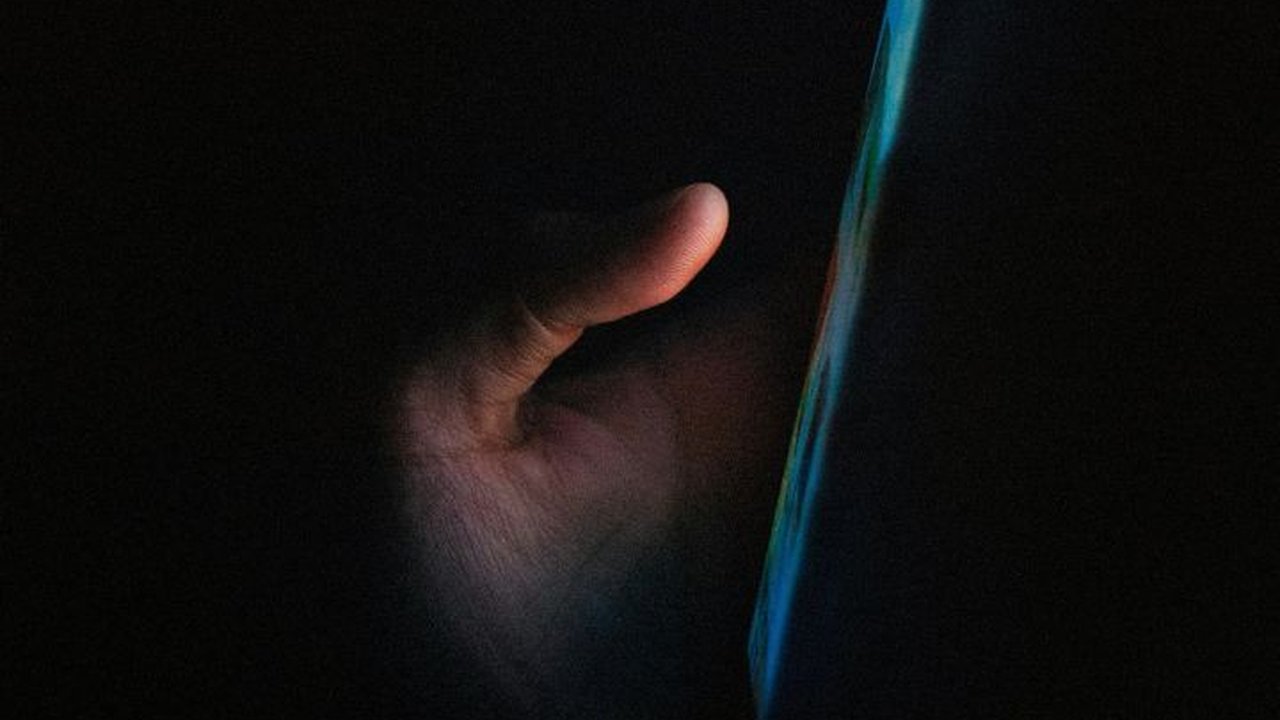 Wanita ini Pilih Resign daripada Pusing Punya 600 Grup Chat Kantor