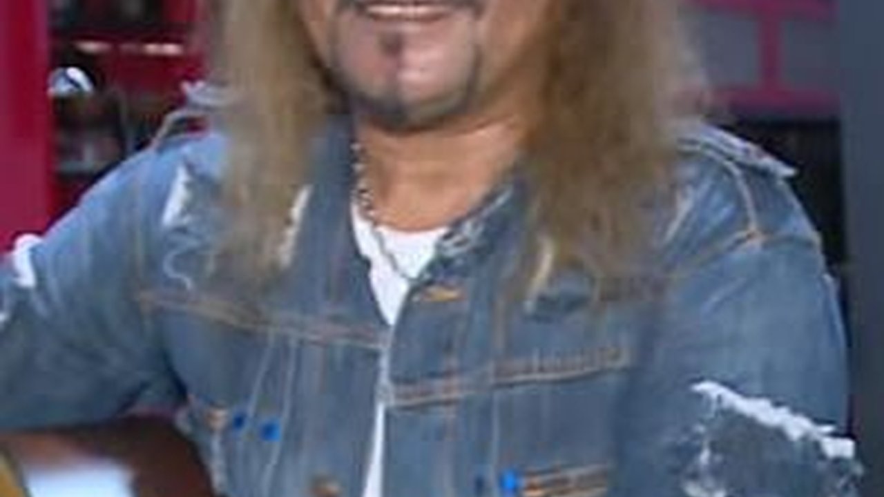 Potret Rumah Mewah 'Kang Komar' Pemain Preman Pensiun, Banyak Koleksi Gitar