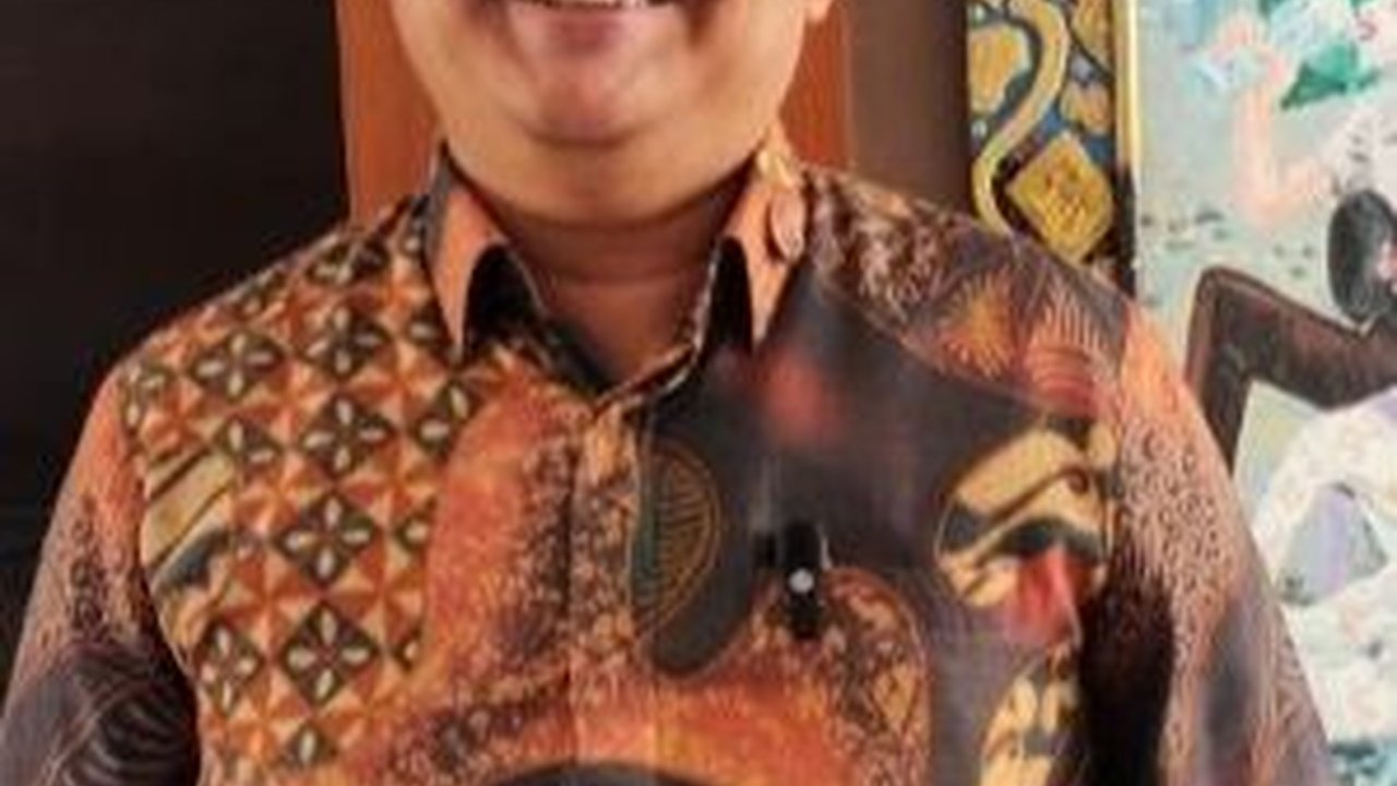 VIDEO: Penjelasan Istana Jokowi Bagi-Bagi Bansos Tanpa Didampingi Risma PDIP