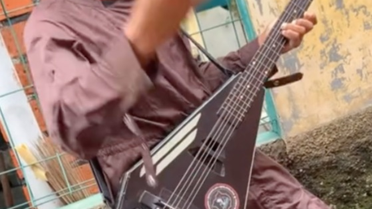 Viral Aksi Pengamen Tirukan Gaya Rhoma Irama, Didoakan Ketemu Langsung dengan Raja Dangdut