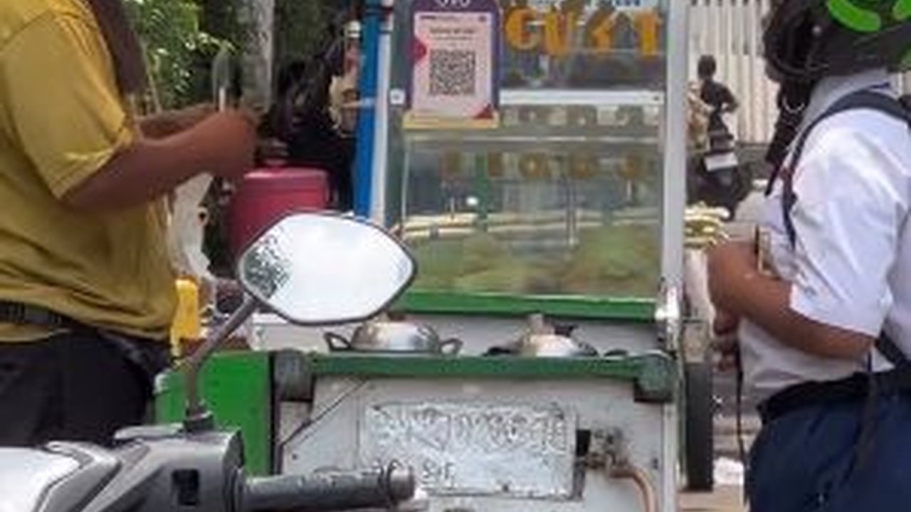 Curhat Sopir Ojol Dapat Penumpang Anak Sekolah, Berkali-kali Mampir ke Tiga Tempat Sikapnya jadi Perbincangan