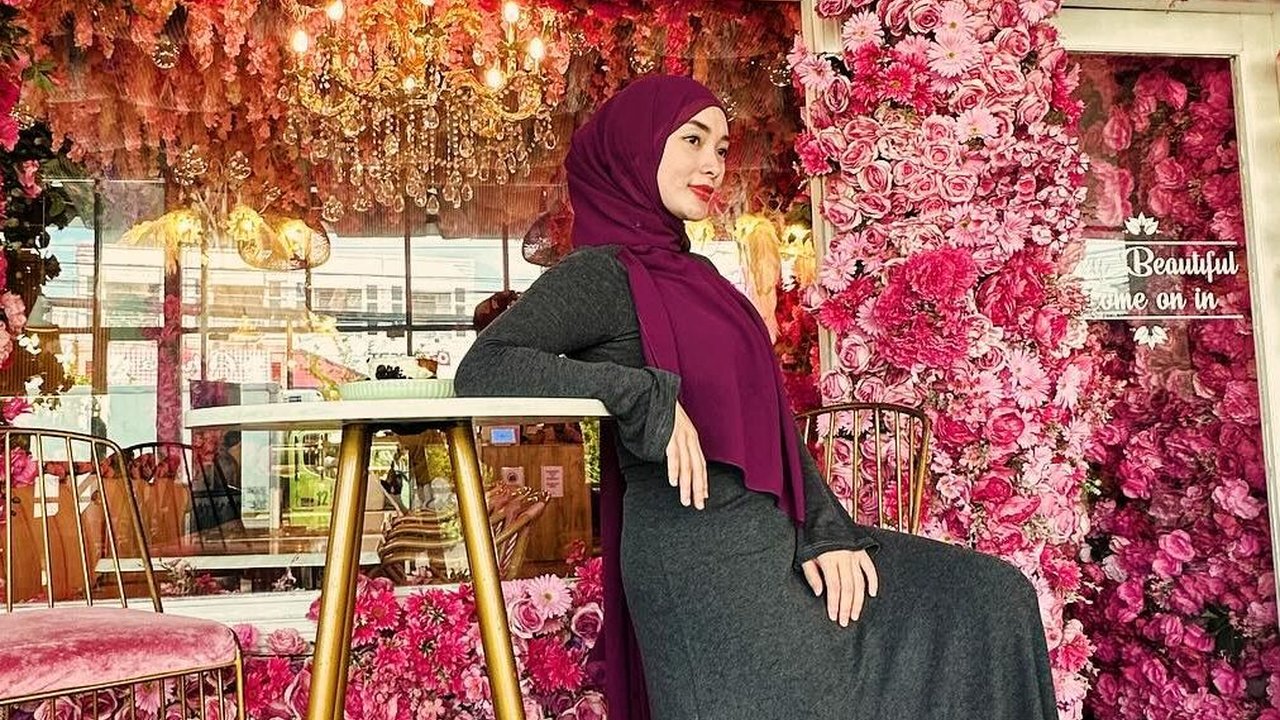 Didoakan Istiqomah, ini 10 Potret Cantik Zaskia Gotik dalam Balutan Busana Hijab Bikin Pangling