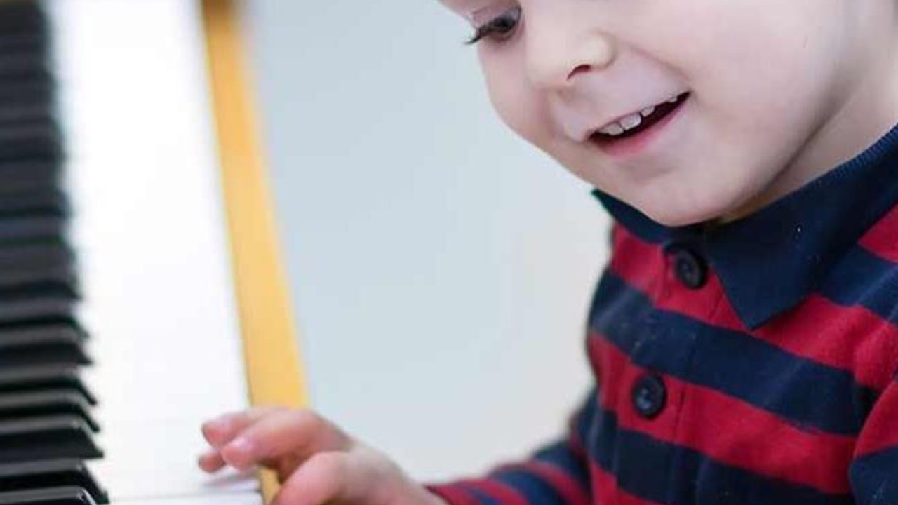 Manfaat Bermain Alat Musik bagi Anak, Bantu Kembangkan Kognitif si Kecil