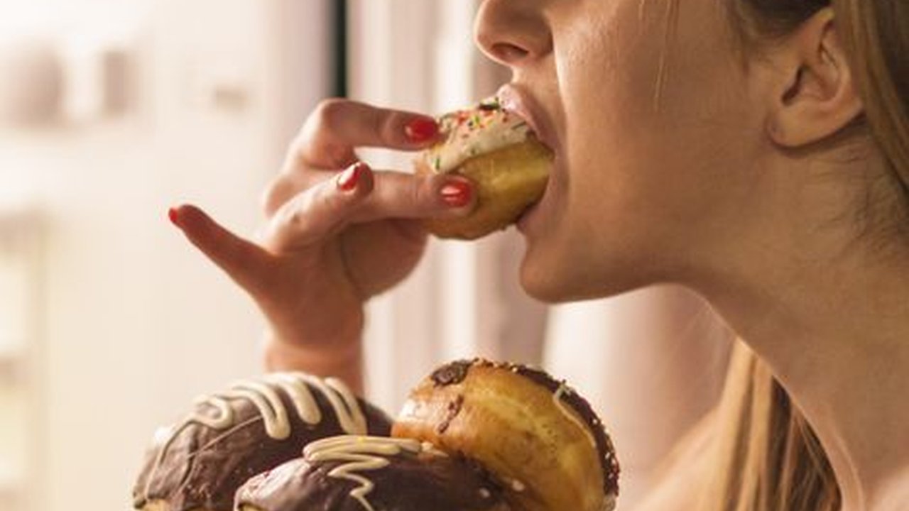 Mengenal Emotional Eater dan Dampaknya, Ketika Makanan jadi Pelarian Stres