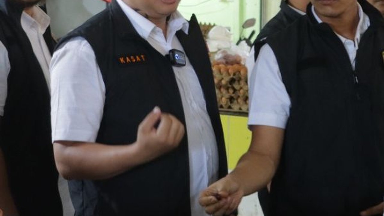 Polres Inhu Datangi Pasar Rakyat, Pantau Harga Pangan dan Cegah Peredaran Uang Palsu Jelang Pemilu