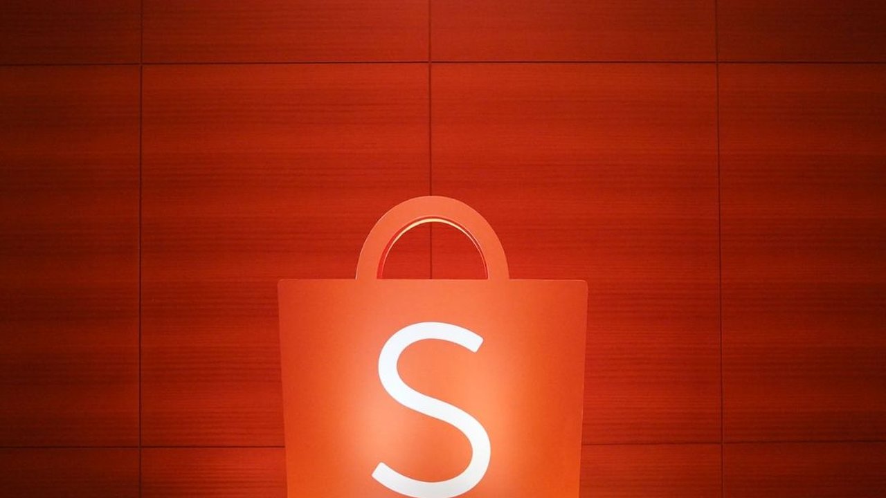 33 Brand, Seller, UMKM, Partner, dan Kreator Terima Penghargaan Shopee Super Awards 2023