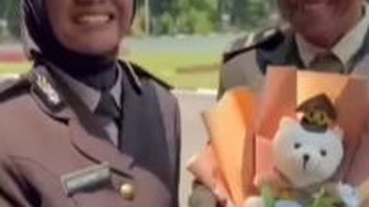 Sama-sama Perwira TNI-Polri, Ayah dan Putrinya ini Punya Pangkat Satu Level
