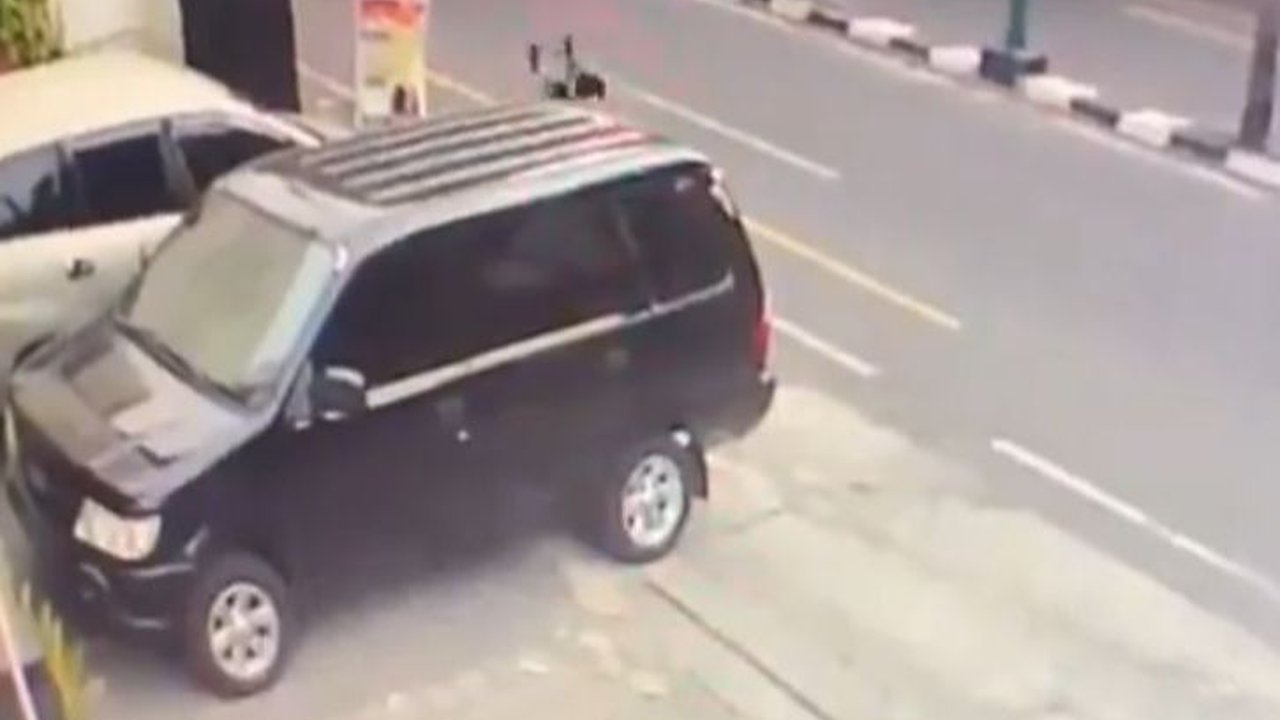 Viral Lansia Jatuh di Pinggir Jalanan Jogja hingga Ditabrak Motor, Sikap Pengendara Lain Jadi Sorotan